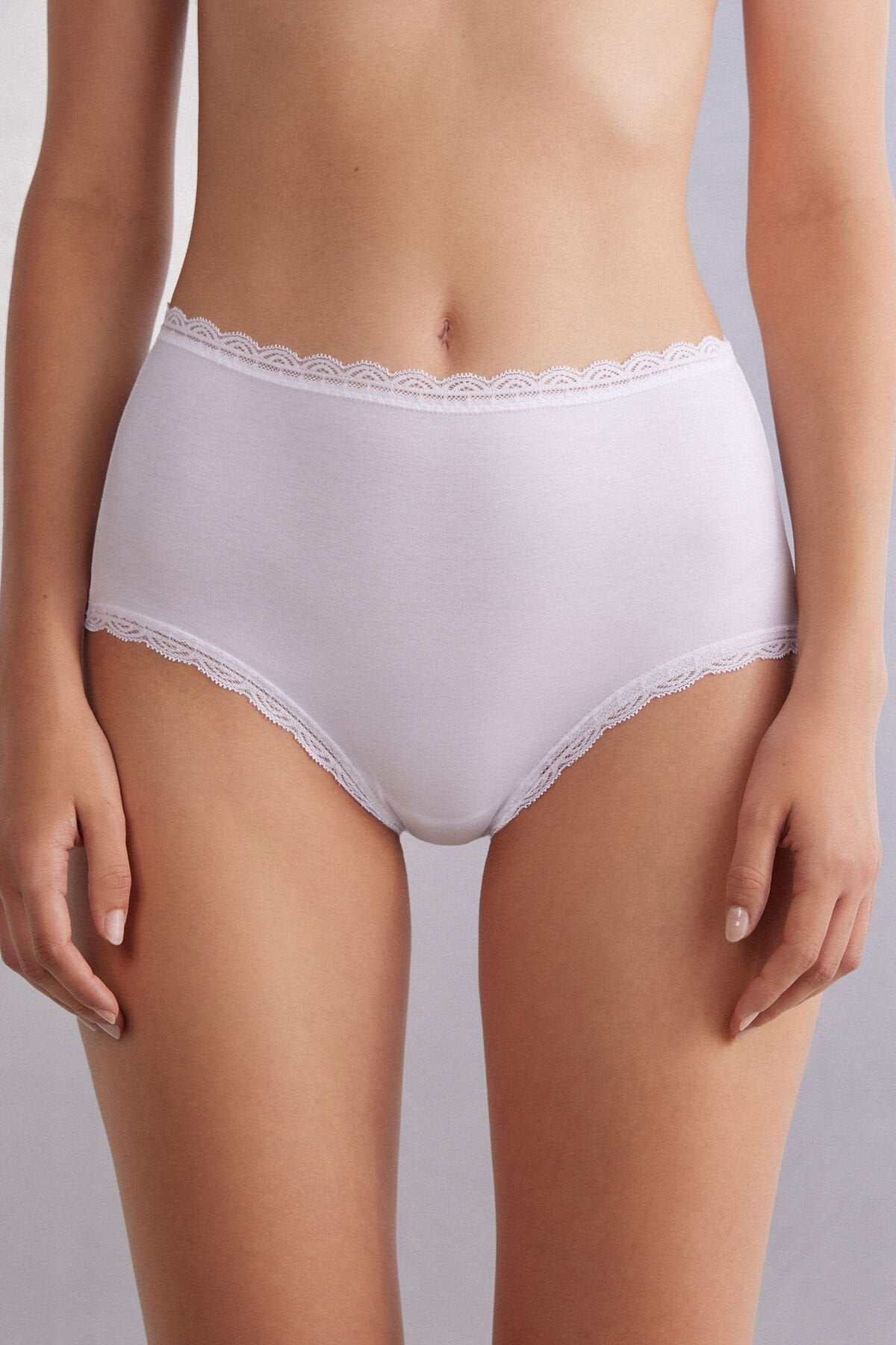 Briefs with lace waistband